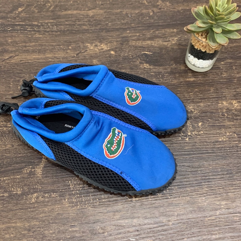 Gator blue and black water shoes size 3